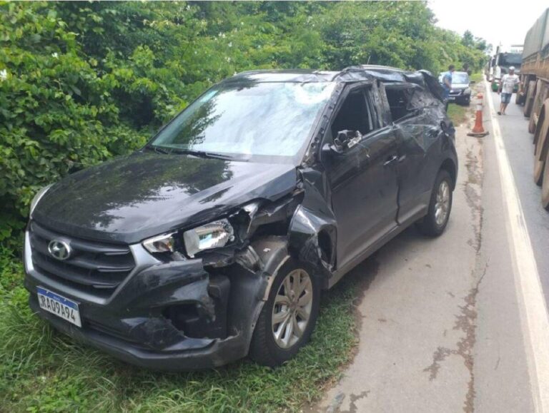 Acidente entre dois veículos de passeio e uma carreta deixa mãe e bebê feridos na BR-163 