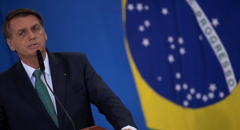 Bolsonaro comemora venda da fábrica de fertilizantes da Petrobras