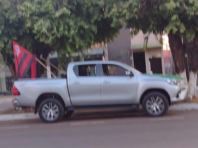 Empresário tem caminhonete roubada após estacionar em frente a academia